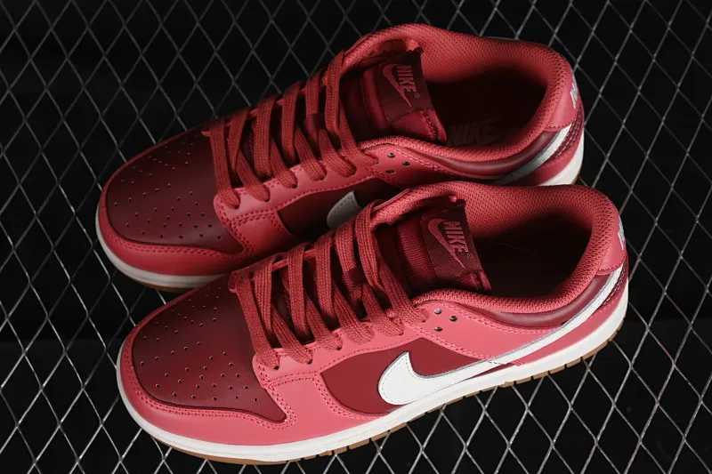 All Categories Nk SB Dunk Series Nk SB Dunk Low Low-top sneakers Nk Dunk Low Strawberry Bear color SB low-top casual sneakers DD1503-603